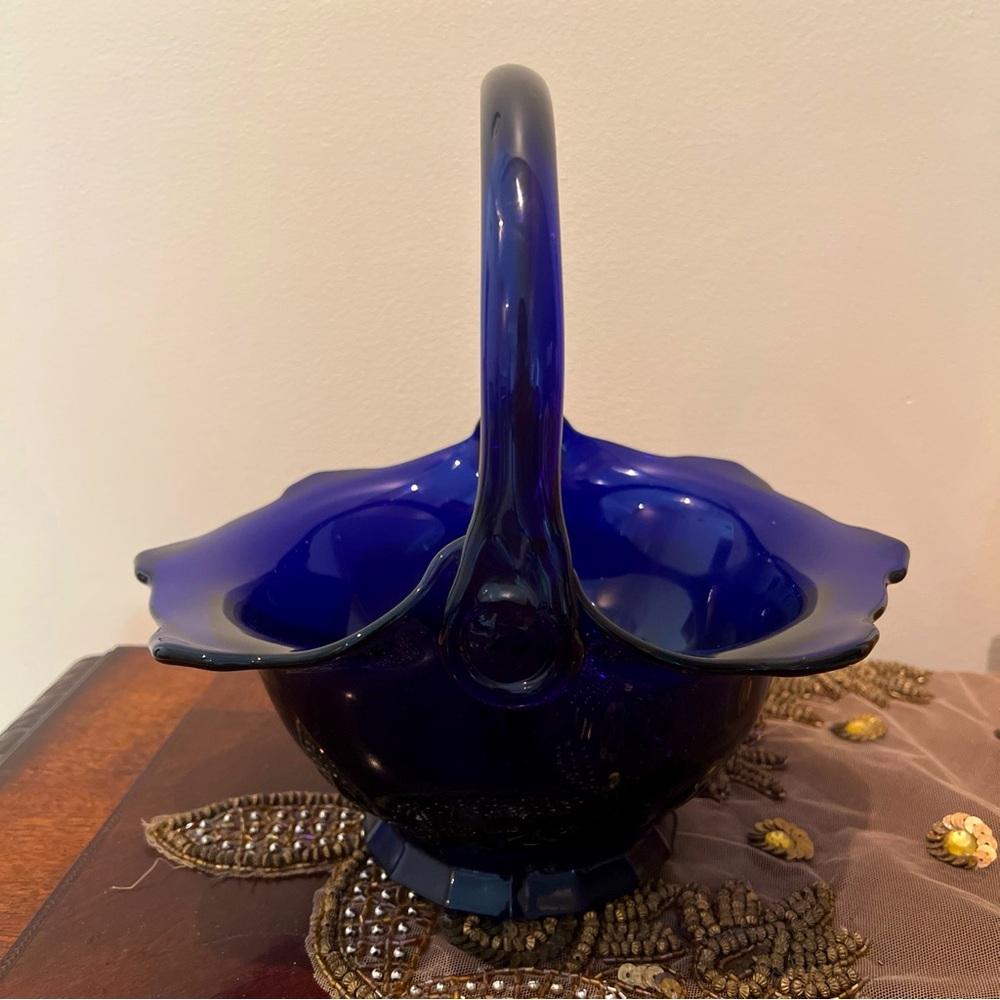 Vntg Tiara Cobalt Blue Glass Basket  Large Signed "JT" W/ Floral Design READ